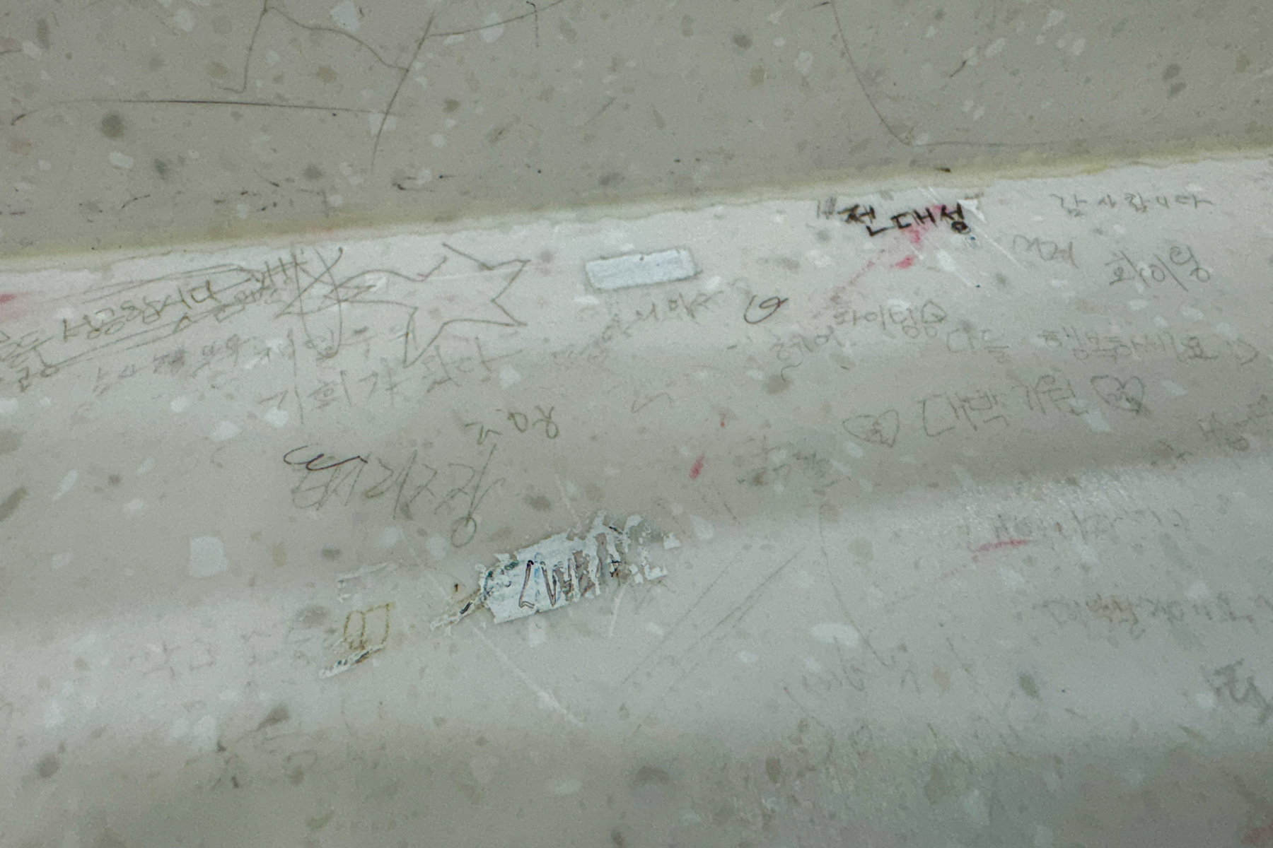 20251029-160016-mojinchan.jpg 20251029-160016-mojinchan.jpg